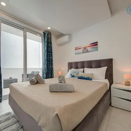 Modern Oasis Luxe With Bigyard Apartament