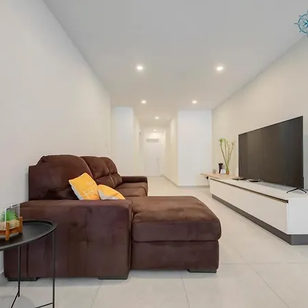 Modern Oasis Luxe With Bigyard San Ġwann