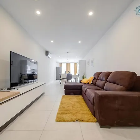 Modern Oasis Luxe With Bigyard Apartament