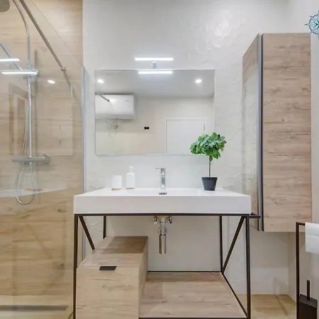 Modern Oasis Luxe With Bigyard Apartament
