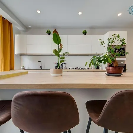 Modern Oasis Luxe With Bigyard